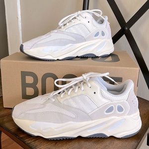 Yeezy Adidas Boost 700 Analog size 12 1/2 beige and grey